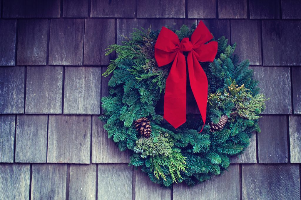 Learn how to Make Your Personal Vacation Wreath